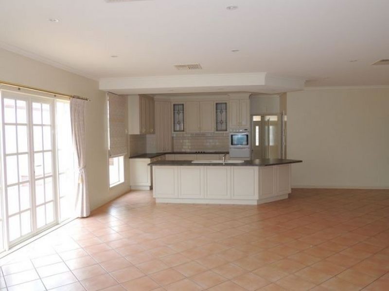 49 Poole Boulevard, Swan Hill VIC 3585