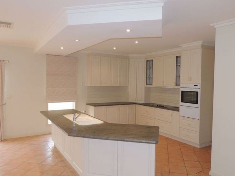 49 Poole Boulevard, Swan Hill VIC 3585