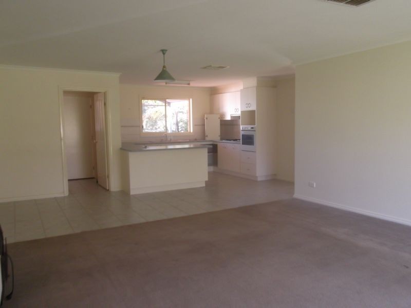 10 Currawong Drive, Murray Downs VIC 3585