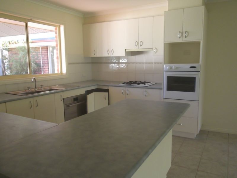 10 Currawong Drive, Murray Downs VIC 3585