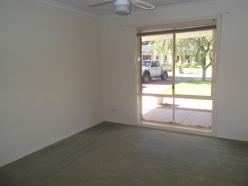 10 Currawong Drive, Murray Downs VIC 3585