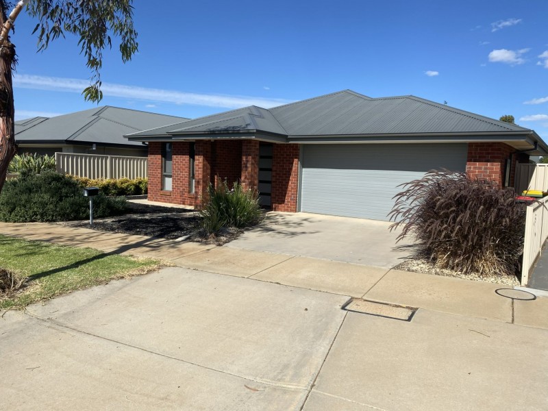 6 Sugarwood Avenue, Swan Hill VIC 3585