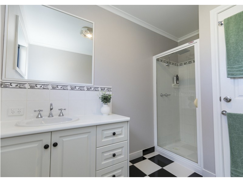 14 Cutri Drive, Swan Hill VIC 3585