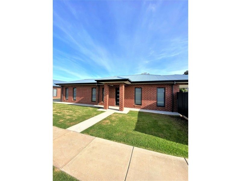 116 Stradbroke Avenue, Swan Hill VIC 3585