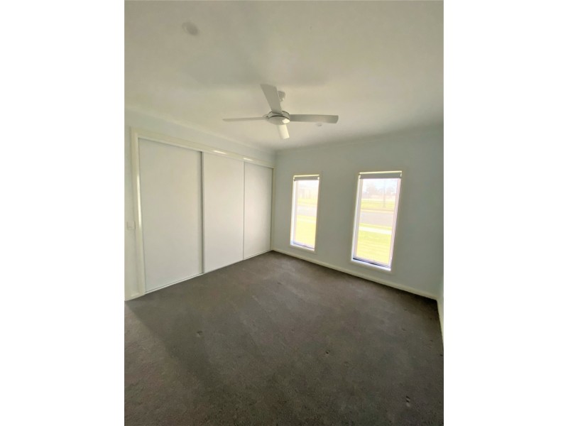 116 Stradbroke Avenue, Swan Hill VIC 3585