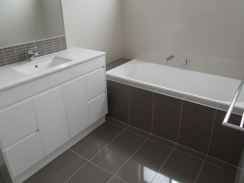 8 Saltbush Drive, Swan Hill VIC 3585