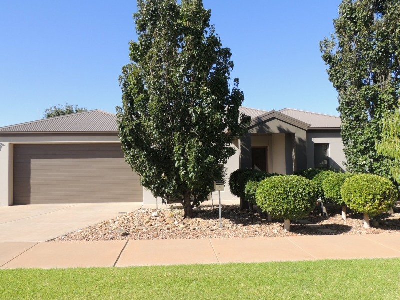 6 Hakea Street, Swan Hill VIC 3585