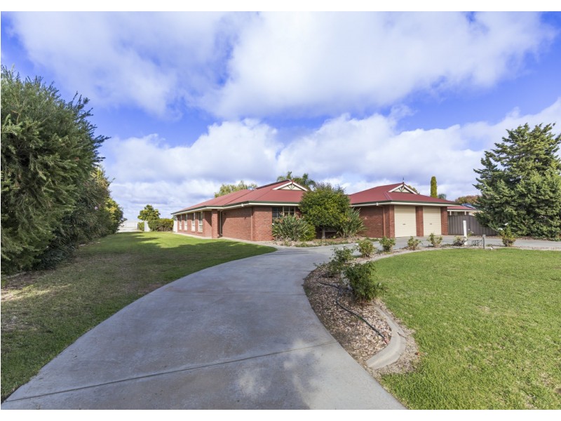 68 Poole Boulevard, Swan Hill VIC 3585