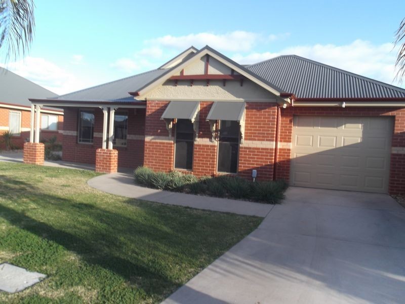 2/12 Melis Court, Swan Hill VIC 3585
