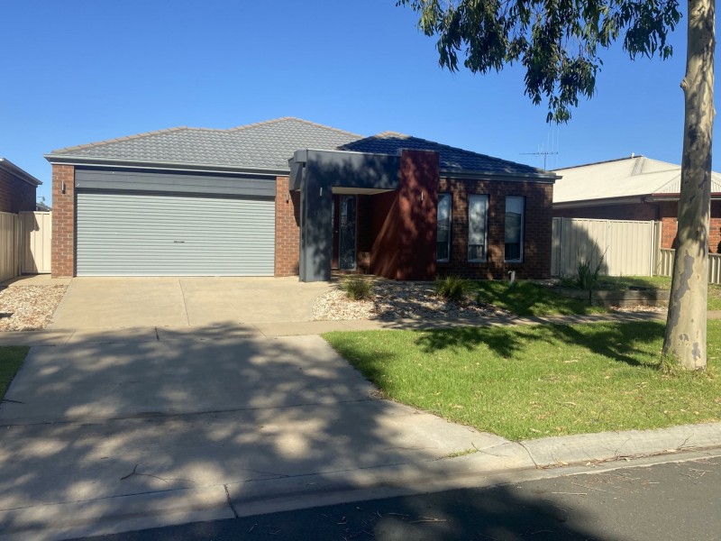 15 Boobialla Drive, Swan Hill VIC 3585
