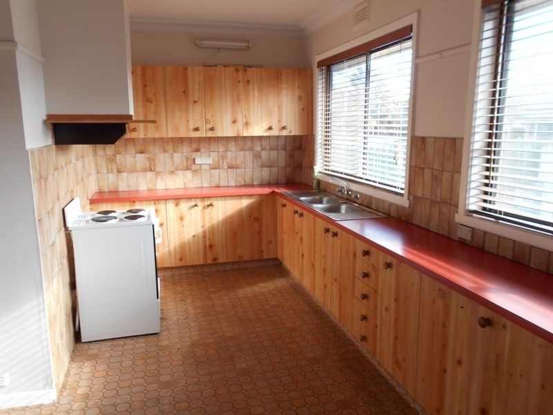 94 Stradbroke Avenue, Swan Hill VIC 3585