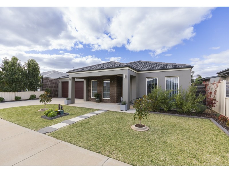 8 Dundas Lane, Swan Hill VIC 3585