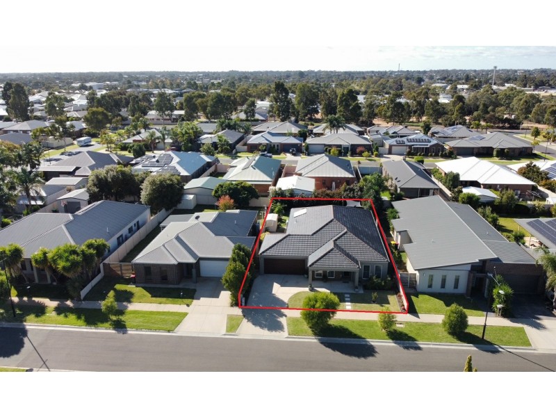 8 Dundas Lane, Swan Hill VIC 3585