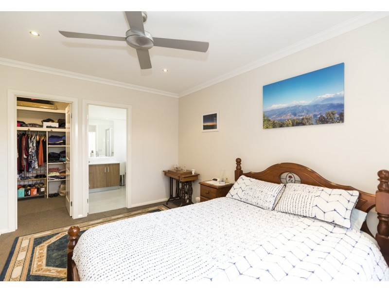 8 Dundas Lane, Swan Hill VIC 3585