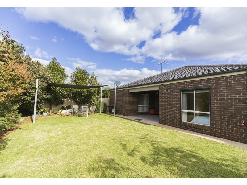 8 Dundas Lane, Swan Hill VIC 3585