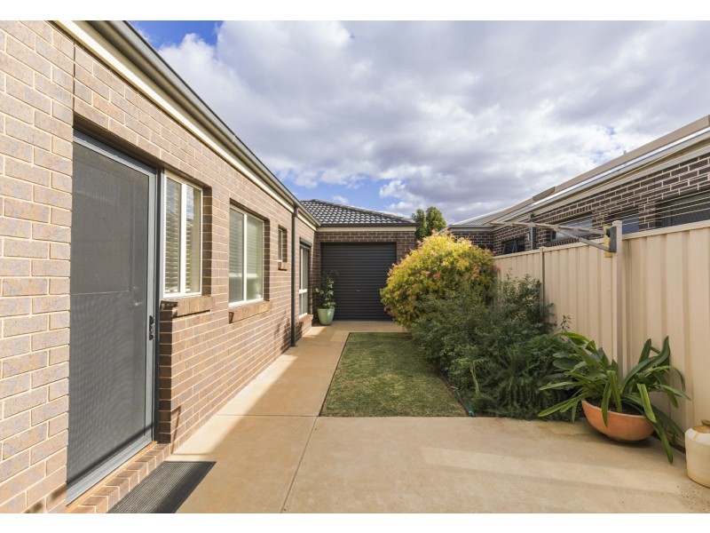 8 Dundas Lane, Swan Hill VIC 3585