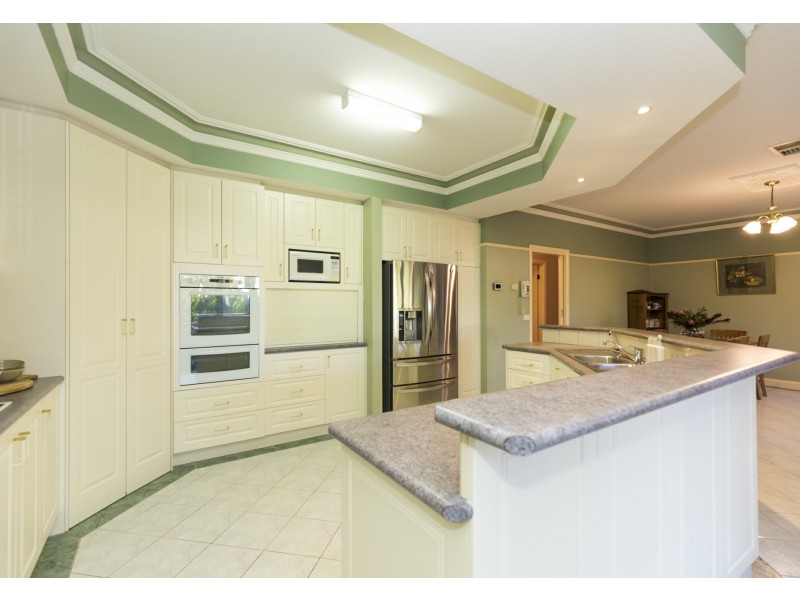 2 Sebastian Close, Swan Hill VIC 3585