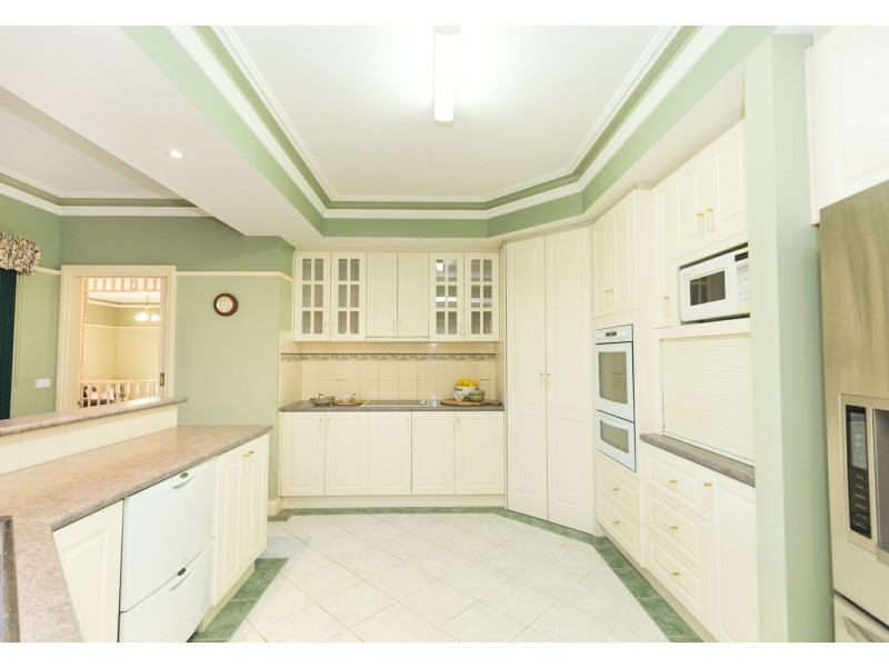 2 Sebastian Close, Swan Hill VIC 3585