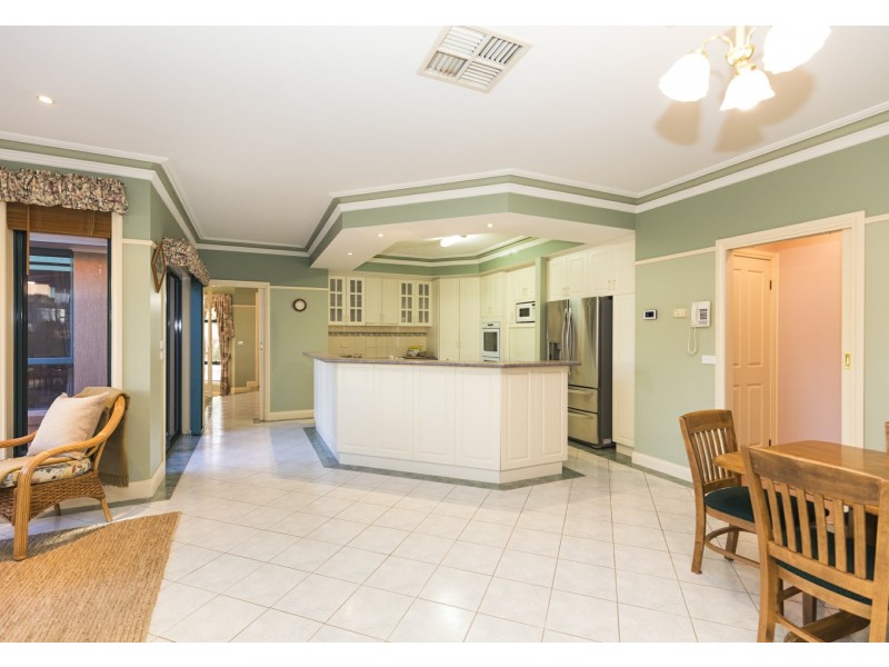 2 Sebastian Close, Swan Hill VIC 3585