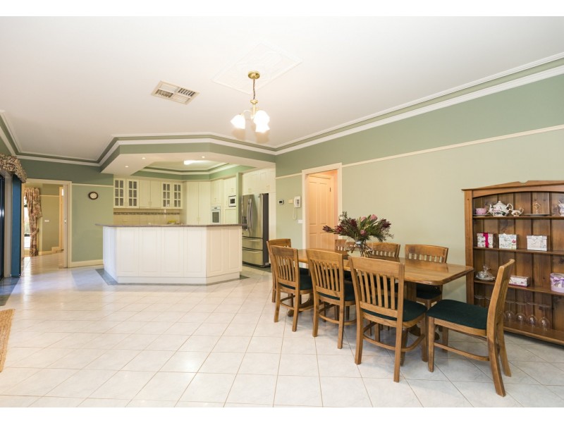 2 Sebastian Close, Swan Hill VIC 3585