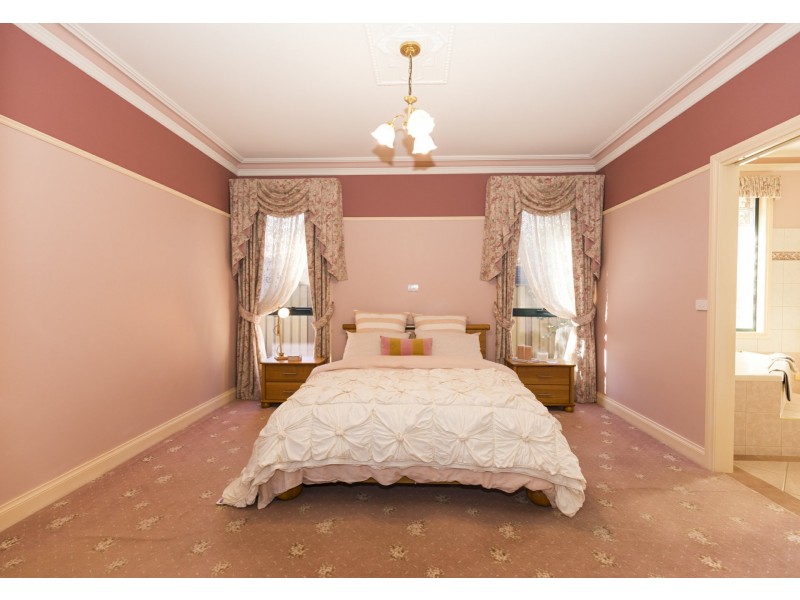 2 Sebastian Close, Swan Hill VIC 3585