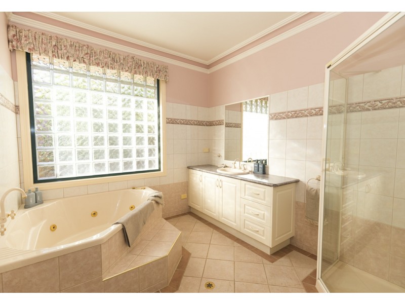 2 Sebastian Close, Swan Hill VIC 3585