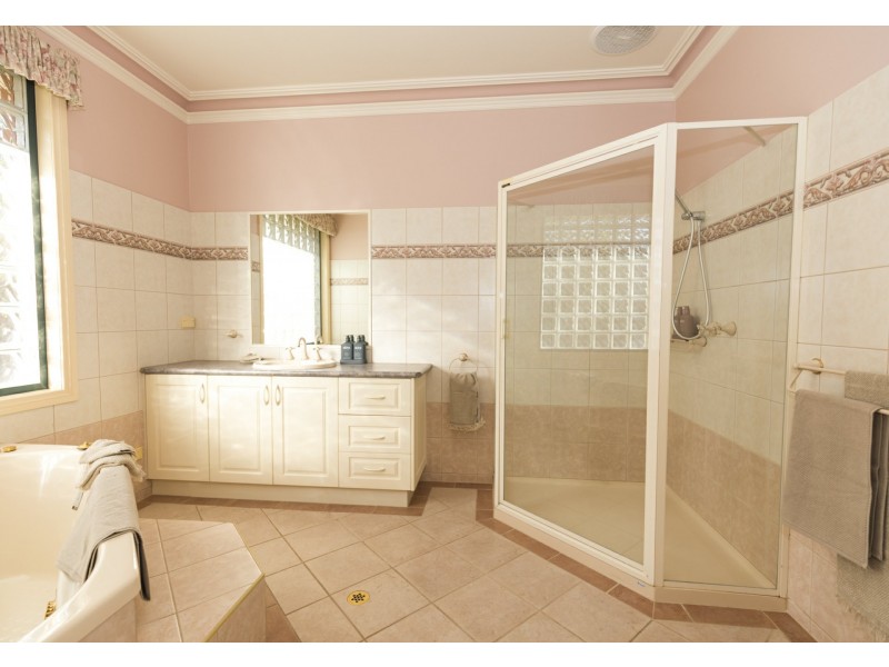 2 Sebastian Close, Swan Hill VIC 3585