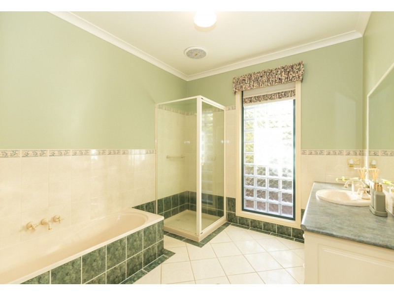 2 Sebastian Close, Swan Hill VIC 3585