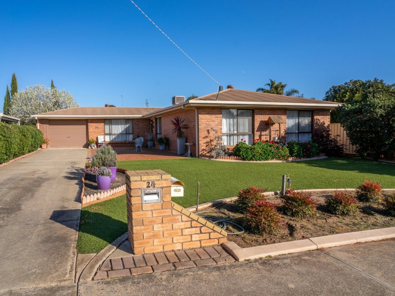 24 Wilkins Grove, Swan Hill VIC 3585
