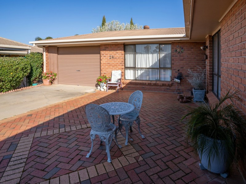 24 Wilkins Grove, Swan Hill VIC 3585