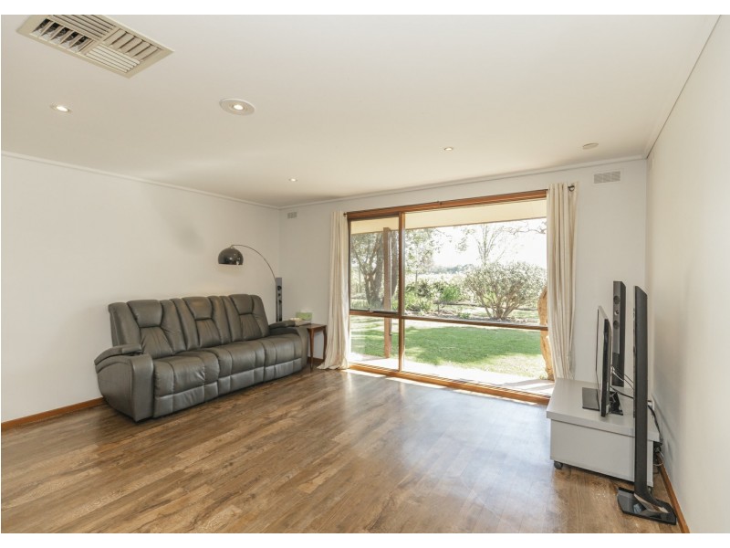 57 Douglas Road, Swan Hill VIC 3585