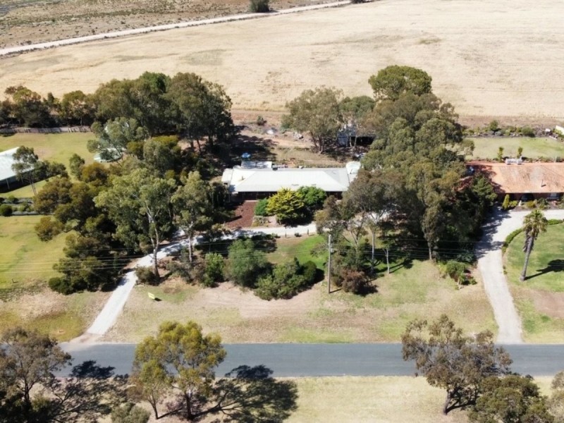 419 Lakeside Drive, Lake Boga VIC 3584