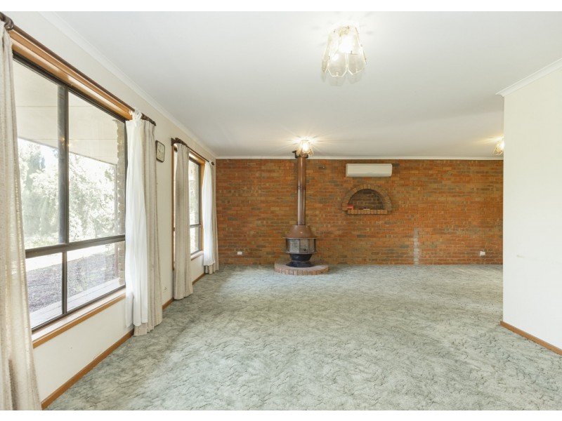 419 Lakeside Drive, Lake Boga VIC 3584