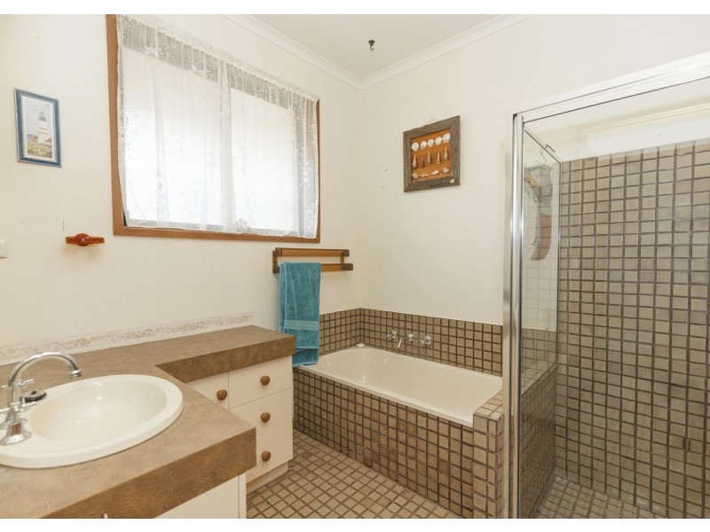 419 Lakeside Drive, Lake Boga VIC 3584