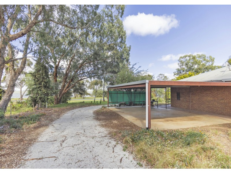 419 Lakeside Drive, Lake Boga VIC 3584
