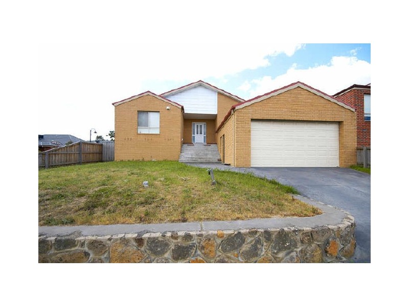 34 Lewins Rail Avenue, South Morang VIC 3752