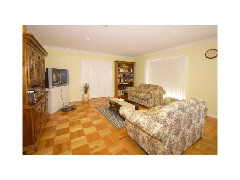 34 Lewins Rail Avenue, South Morang VIC 3752