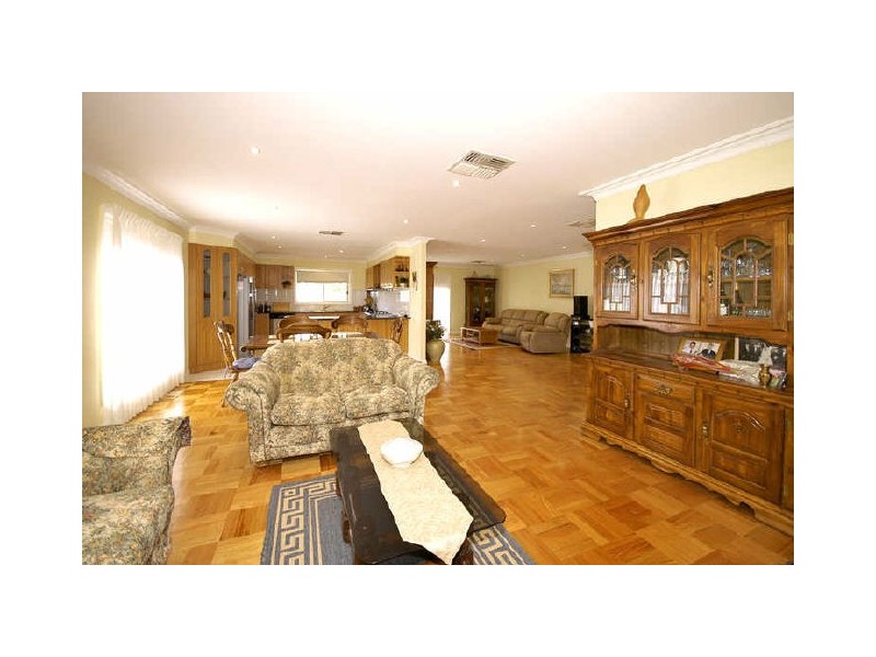 34 Lewins Rail Avenue, South Morang VIC 3752