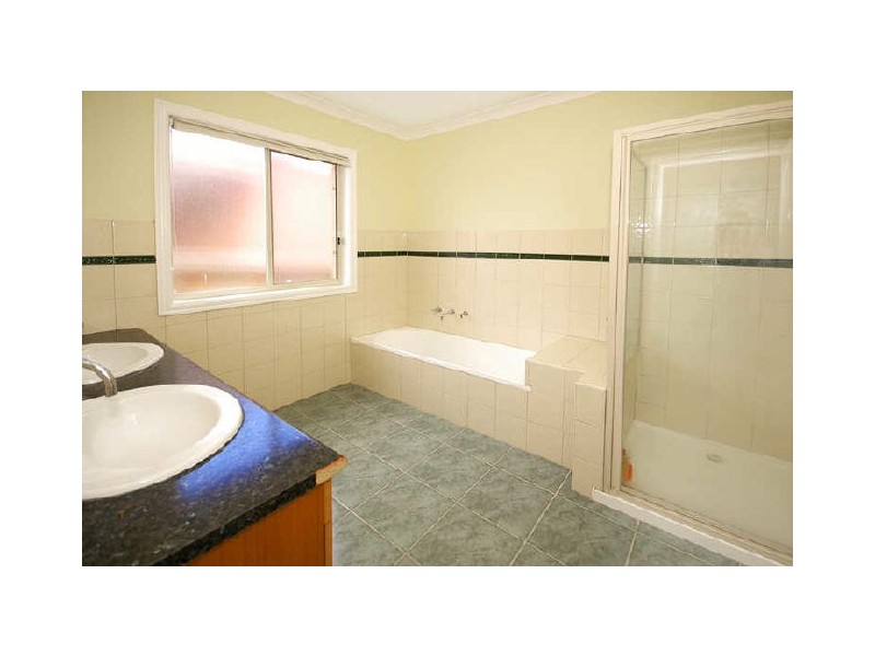 34 Lewins Rail Avenue, South Morang VIC 3752