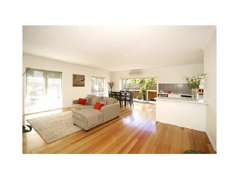 2/24 Dundas Street, Thornbury VIC 3071