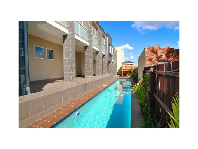 2/24 Dundas Street, Thornbury VIC 3071