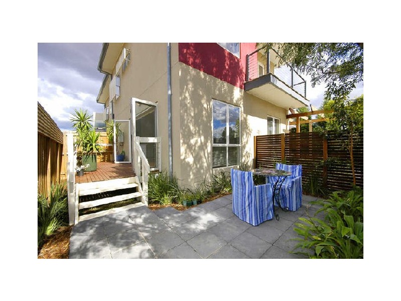 2/24 Dundas Street, Thornbury VIC 3071