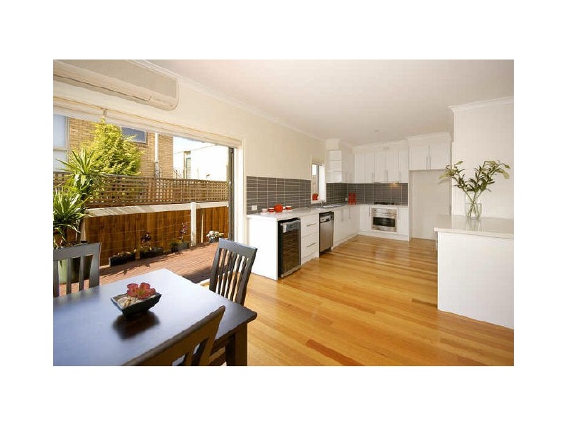 2/24 Dundas Street, Thornbury VIC 3071