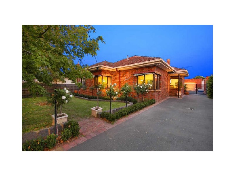 16 Cumberland Road, Pascoe Vale South VIC 3044