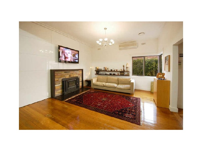 16 Cumberland Road, Pascoe Vale South VIC 3044