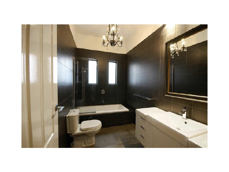 16 Cumberland Road, Pascoe Vale South VIC 3044