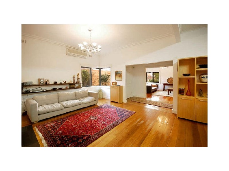 16 Cumberland Road, Pascoe Vale South VIC 3044