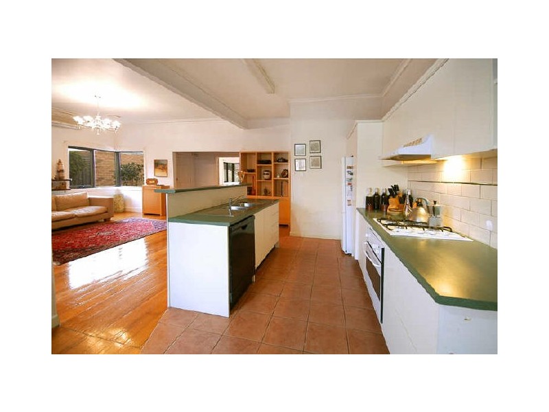 16 Cumberland Road, Pascoe Vale South VIC 3044