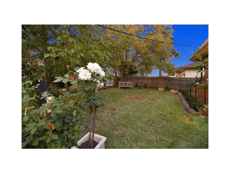 16 Cumberland Road, Pascoe Vale South VIC 3044