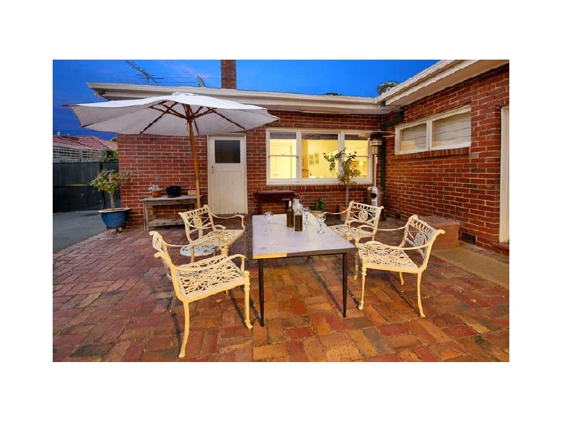 16 Cumberland Road, Pascoe Vale South VIC 3044